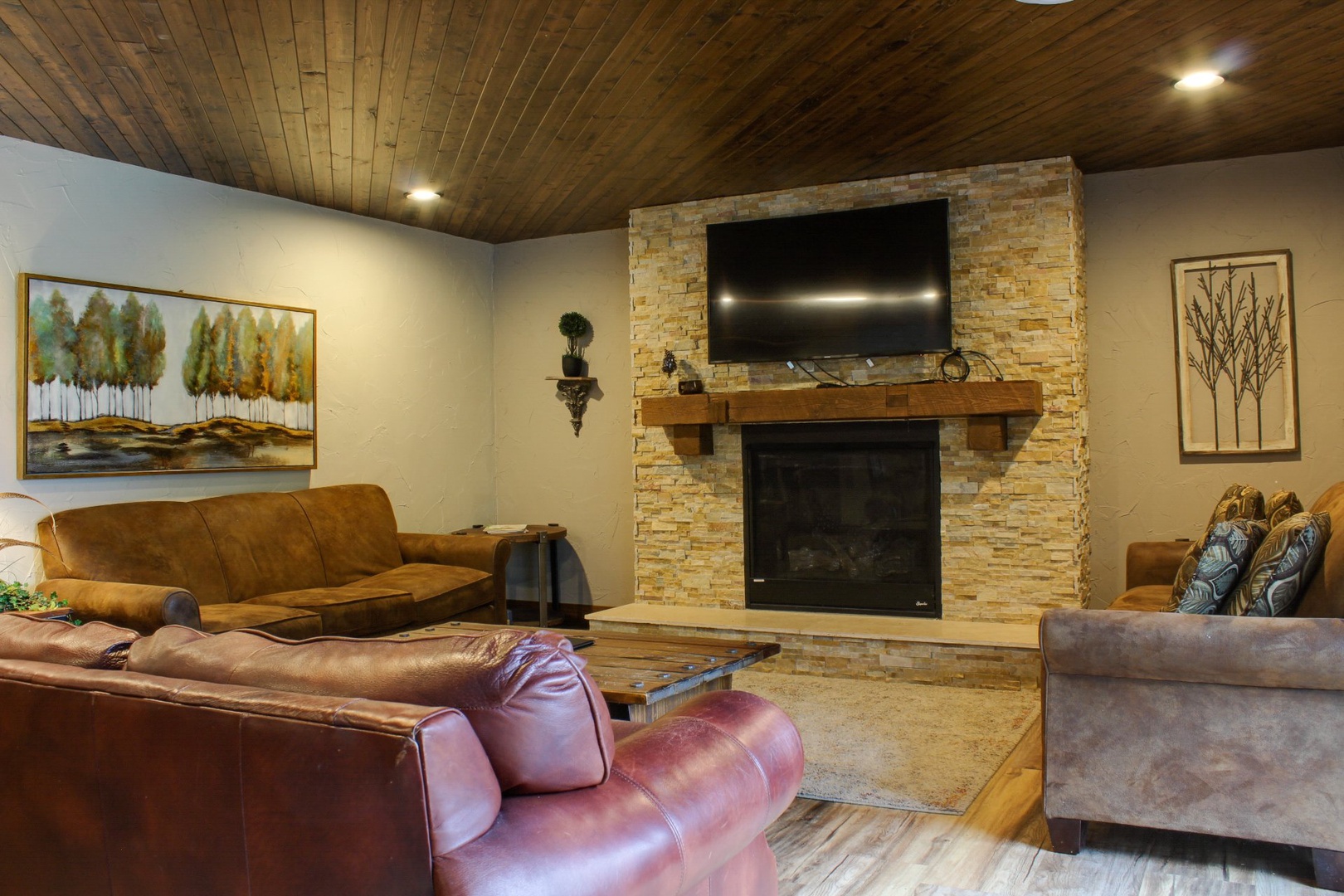 Living Room W/Gas Fireplace