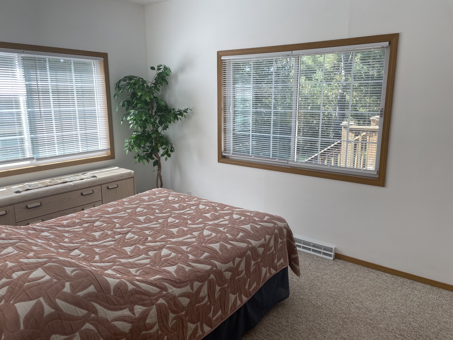 Grand Meadow Main Level Queen Room 2