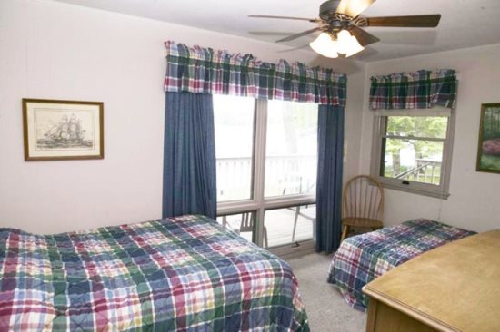Bedroom with 2 Full Beds