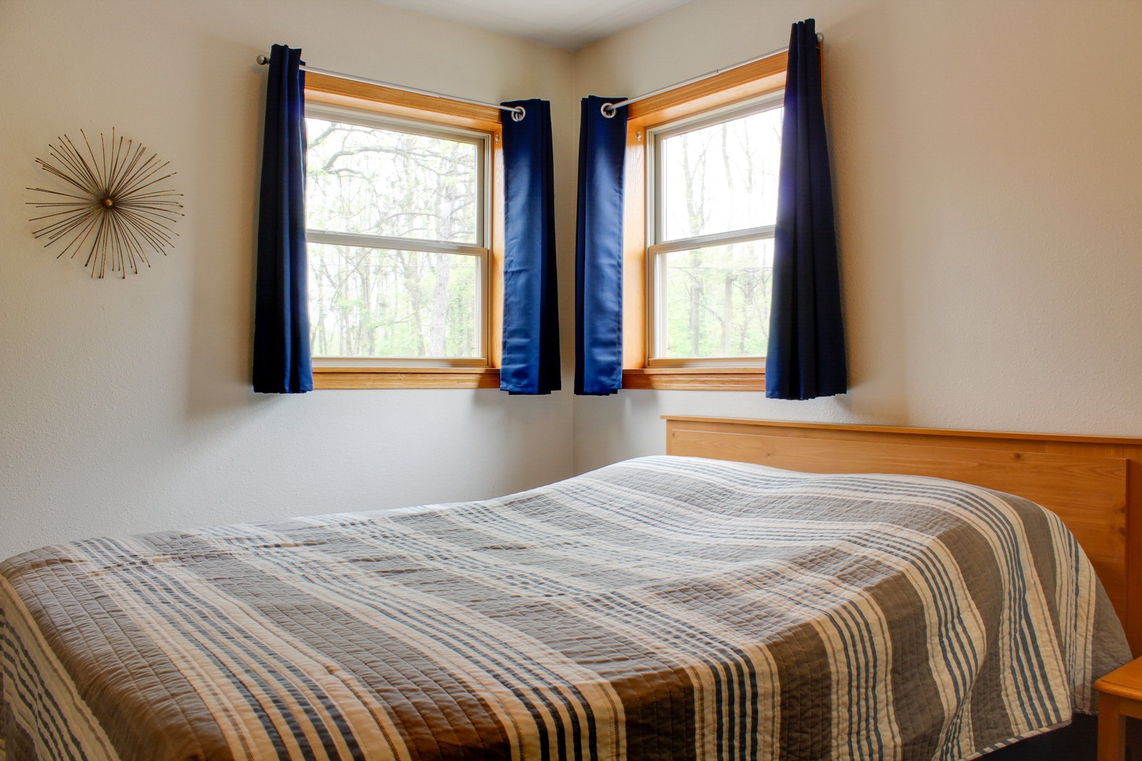 2nd Bedroom W/Queen