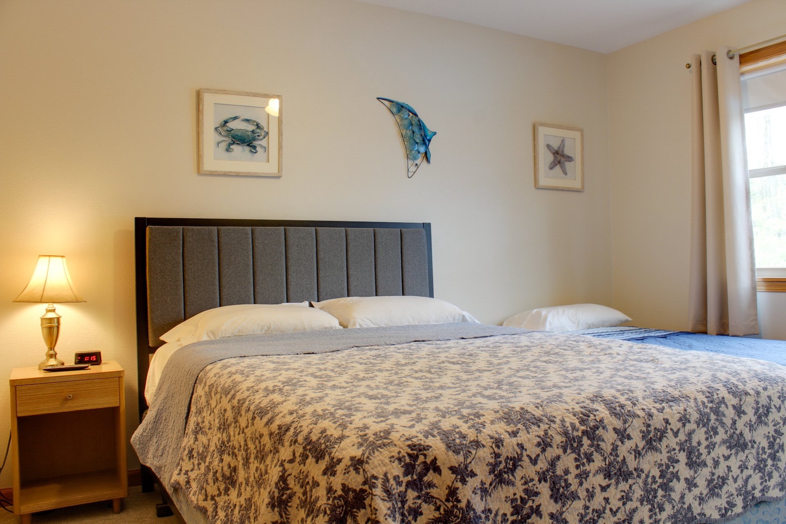 2nd Bedroom W/Queen & Twin