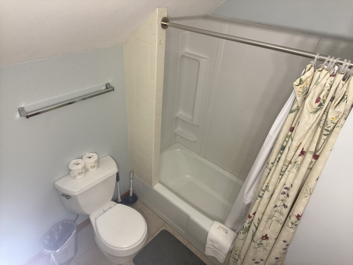 Upper Full Bathroom