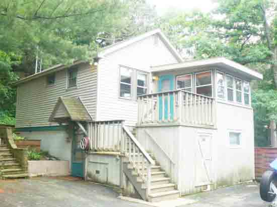 Eischen Cottage 1 on Lake Delton, Lake front, In closed porch