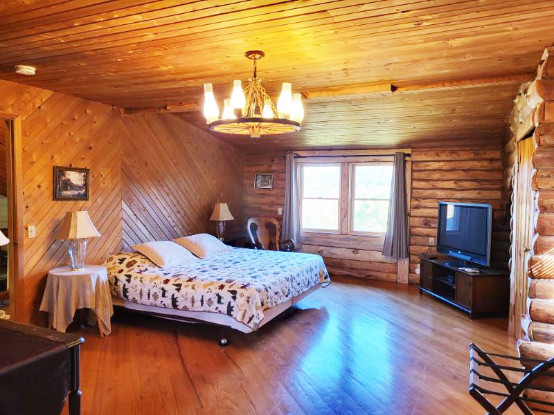 PVL kingbedroom1