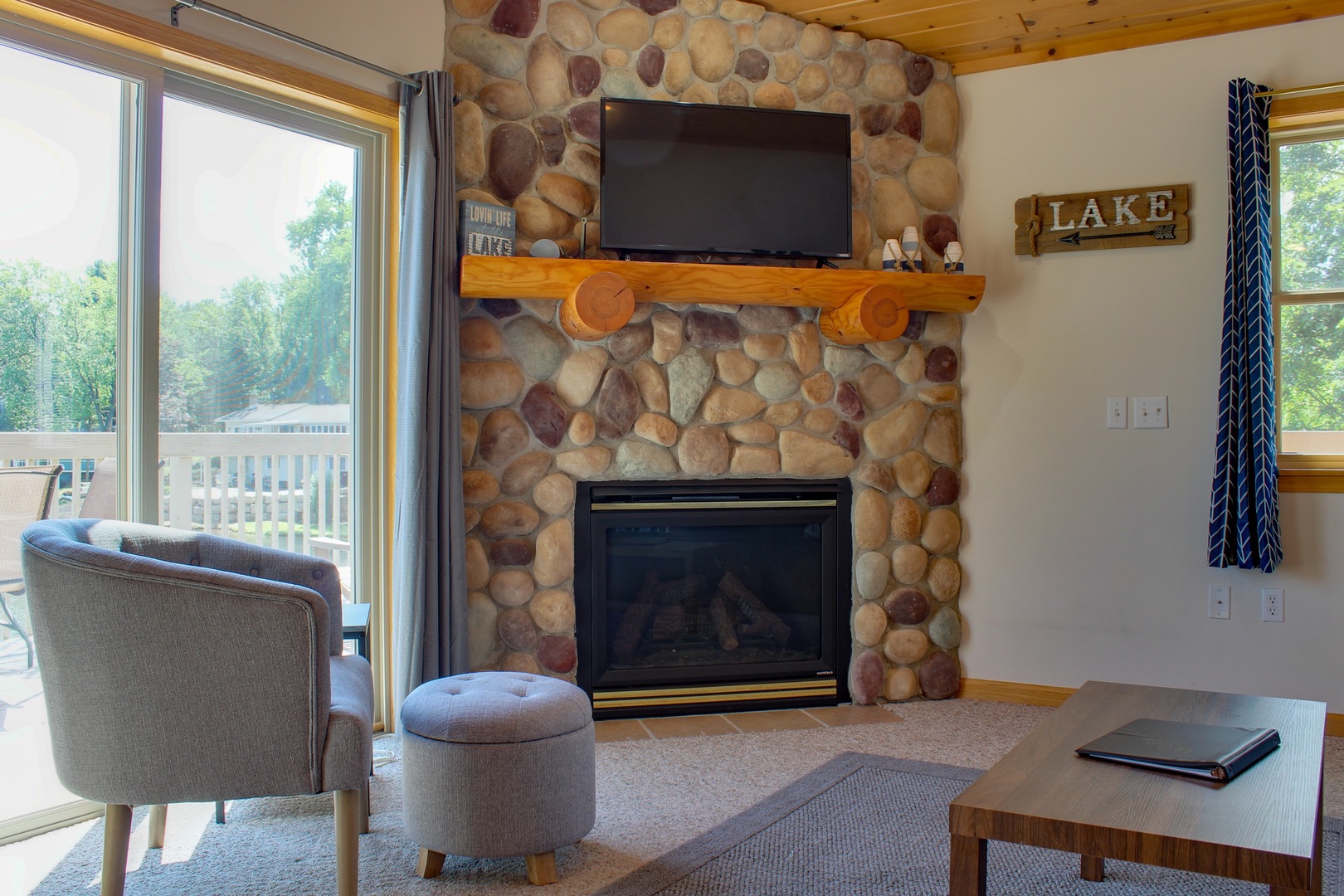 Living Room W/Gas Fireplace