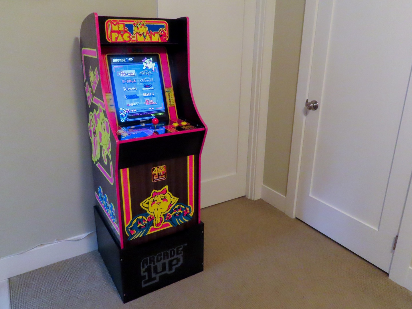Ms. PAC-MAN Arcade with 10 different games
