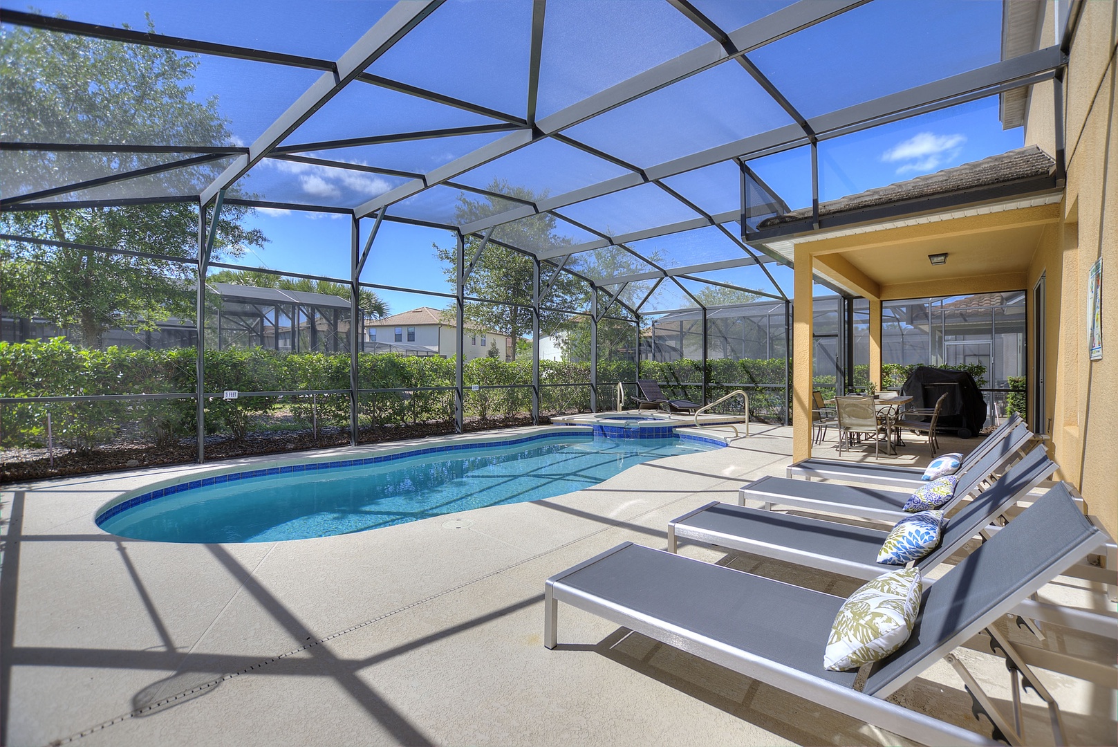 Properties Shine Villas Florida