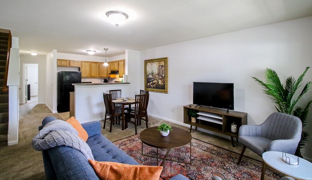Henry Townhouse for 6, 2 miles from Downtown + Pets