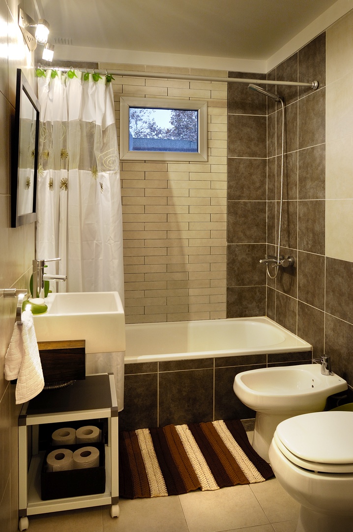 Full bath with sink, toilet and bidet