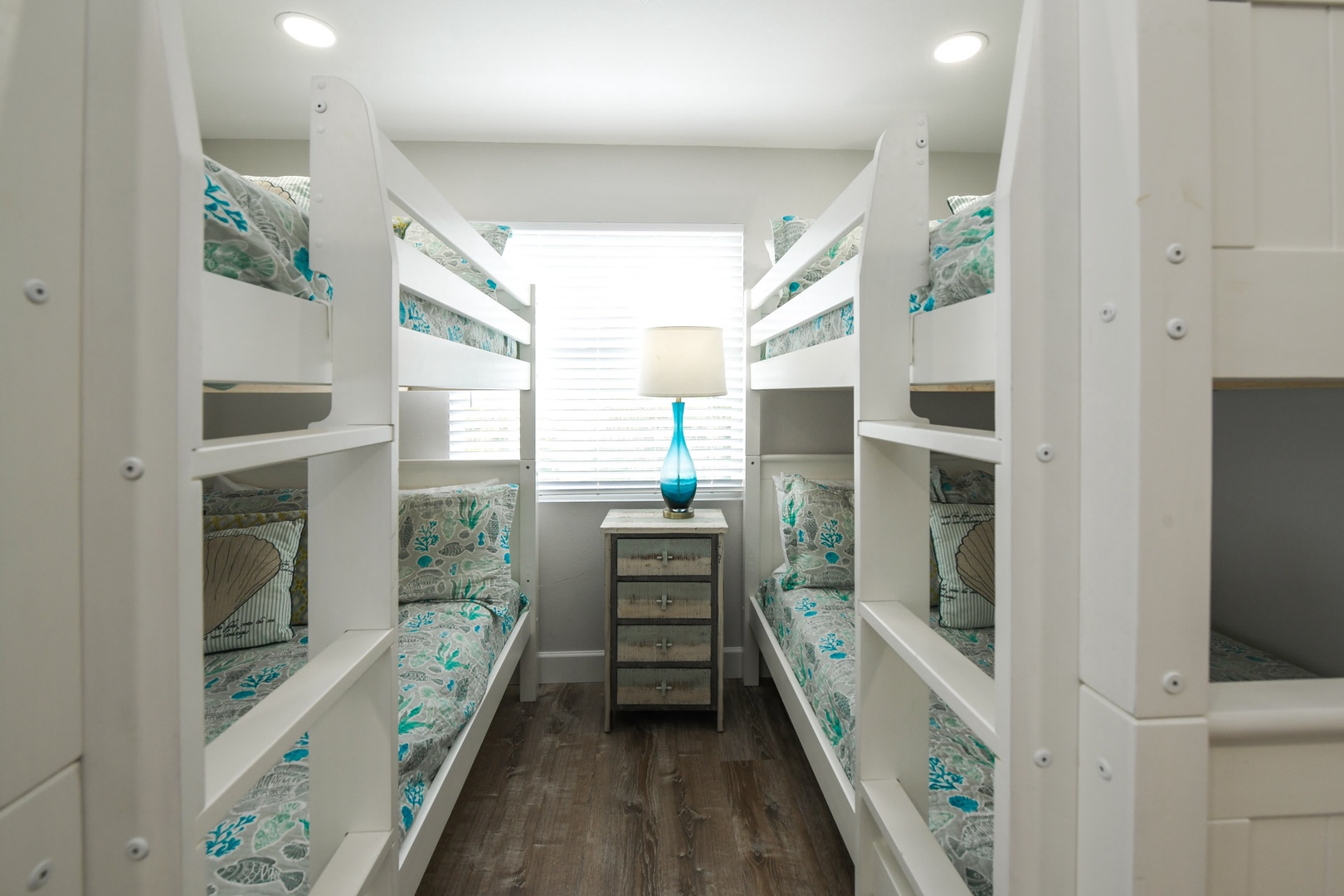 Bunk Bedroom w 2 sets of Full/Full Bunks-Ensuite Bathroom