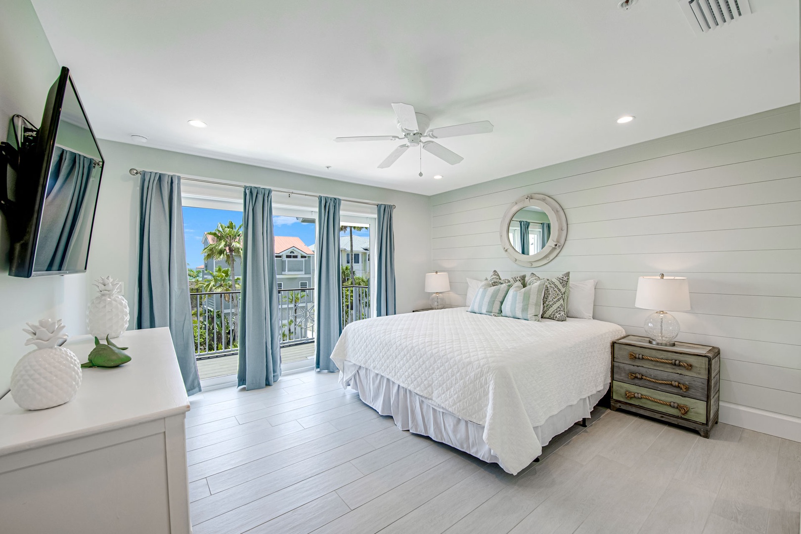 Bedroom 1 - King Bed w/ En Suite Bath - Balcony + Gulf Views