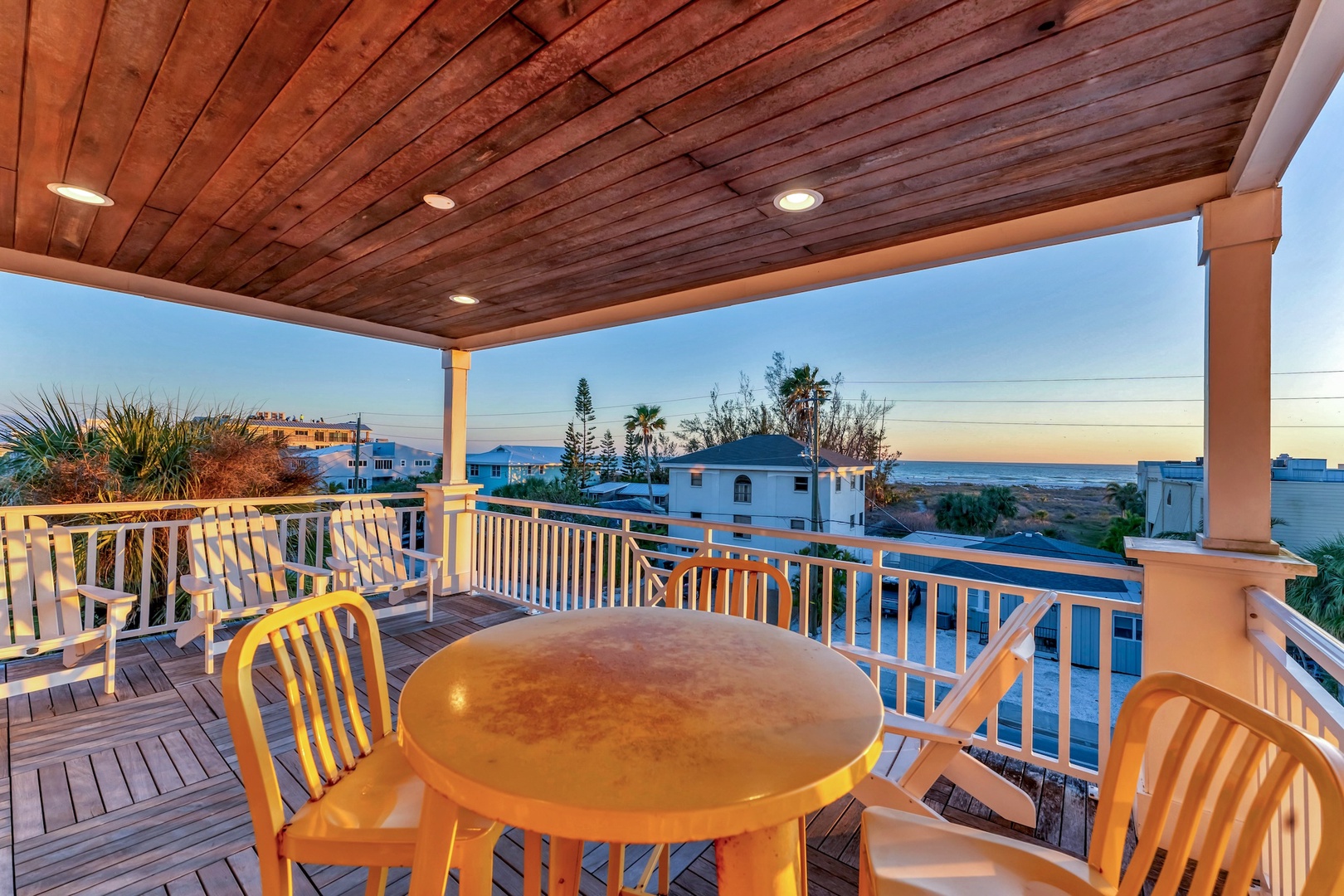 Third Floor Balcony, Outdoor Dining