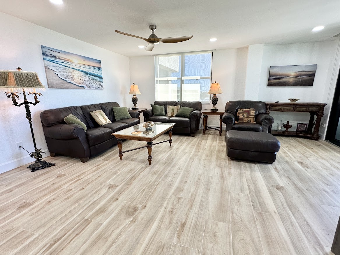 Livingroom with sea views