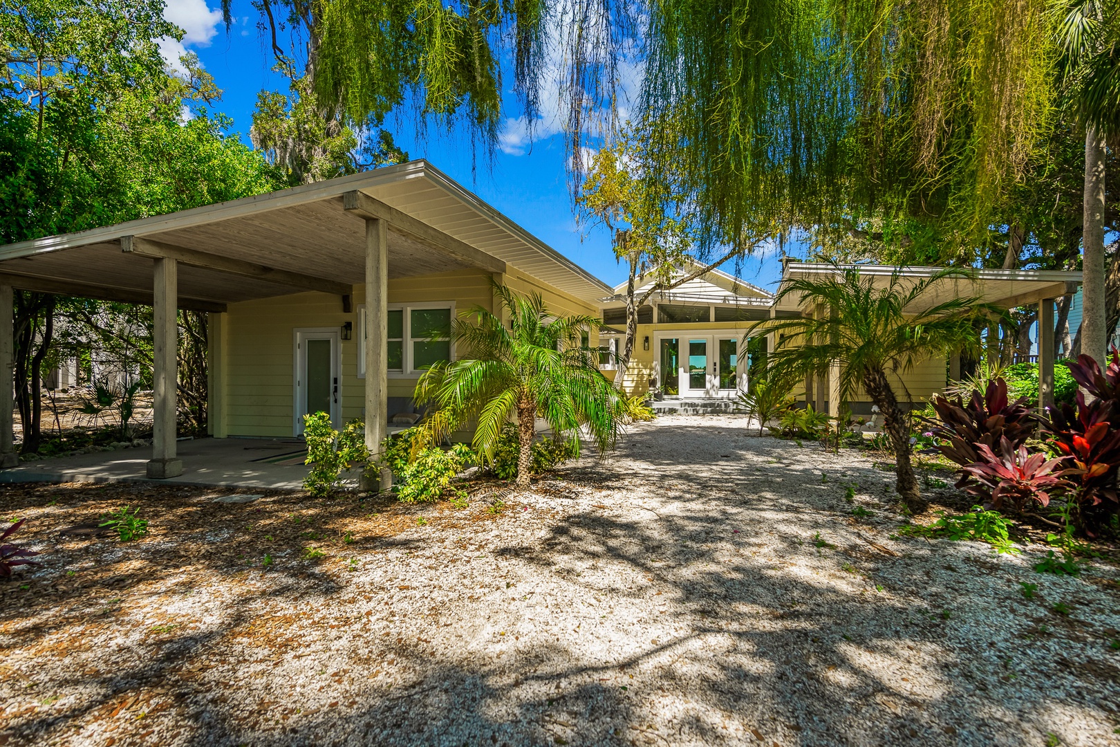 Bayside Bliss - Tropical Sand Accommodations