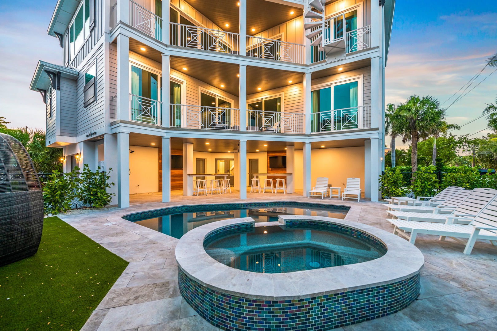 Courtyard Castle - By Siesta Key Luxury Rental Properties