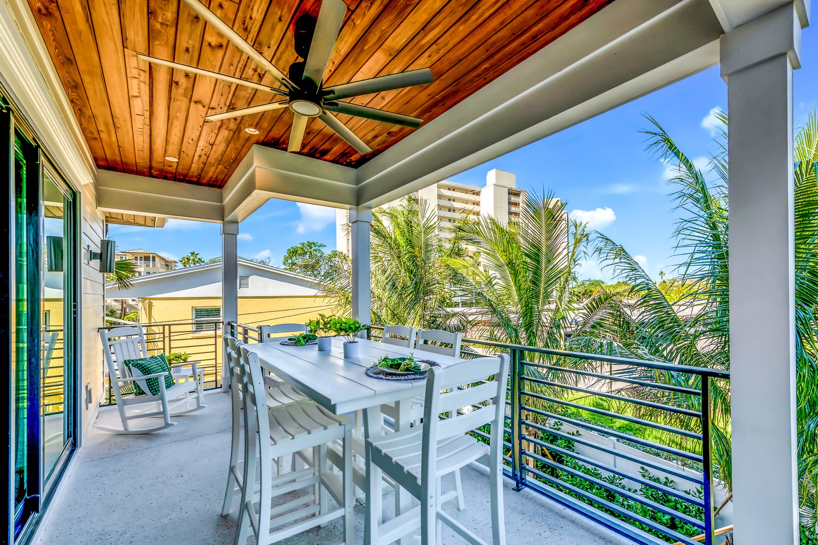 Balcony - Outdoor Dining