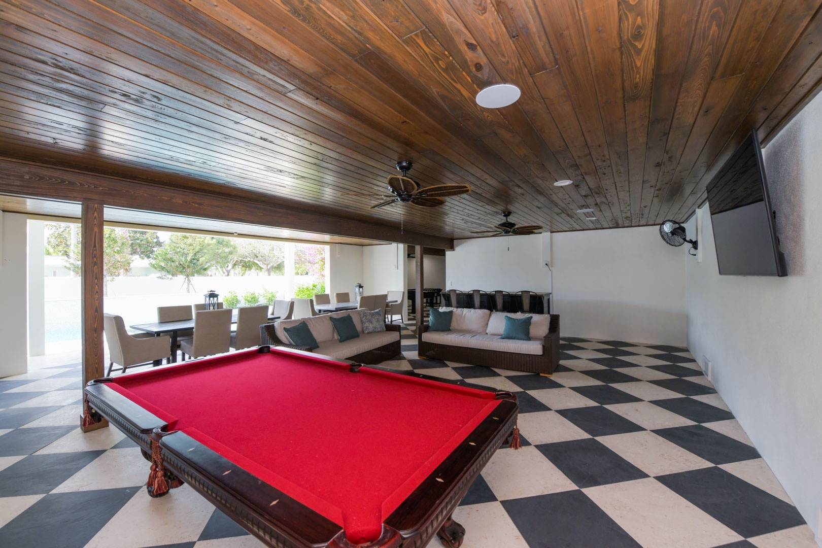 Game Room & Outdoor Dining