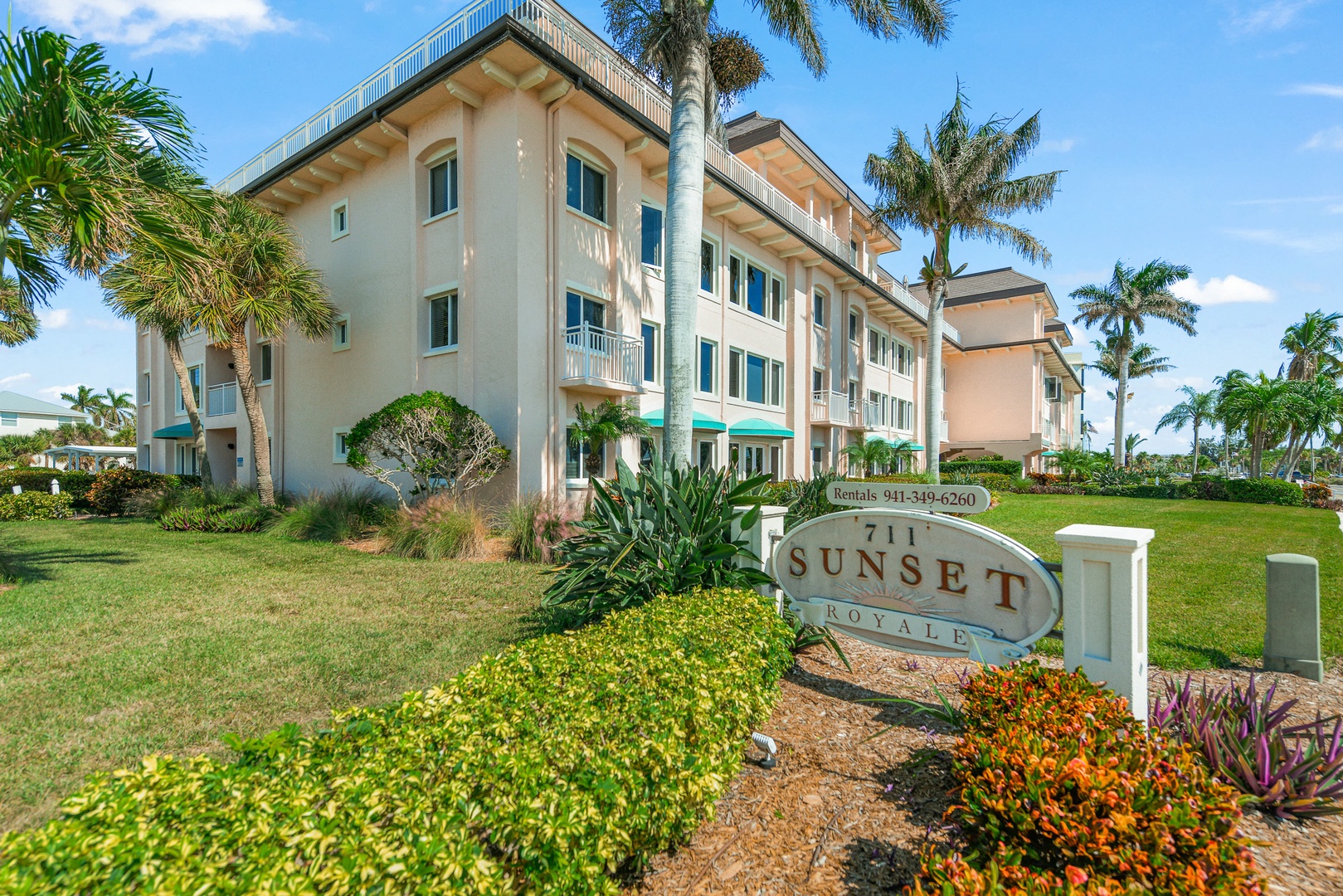 Sunset Royale - Tropical Sands Accommodations