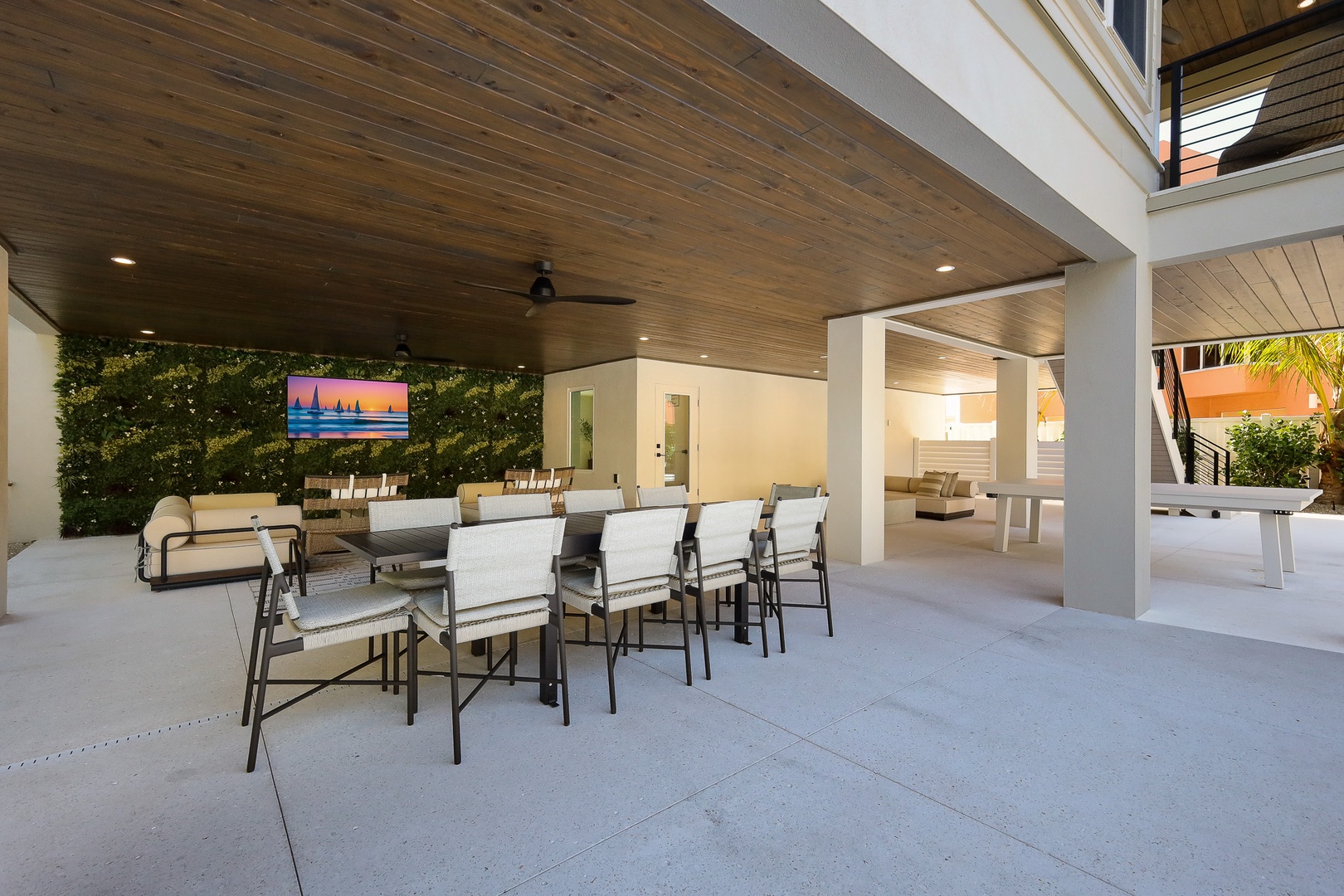 Outdoor Dining and Living Area
