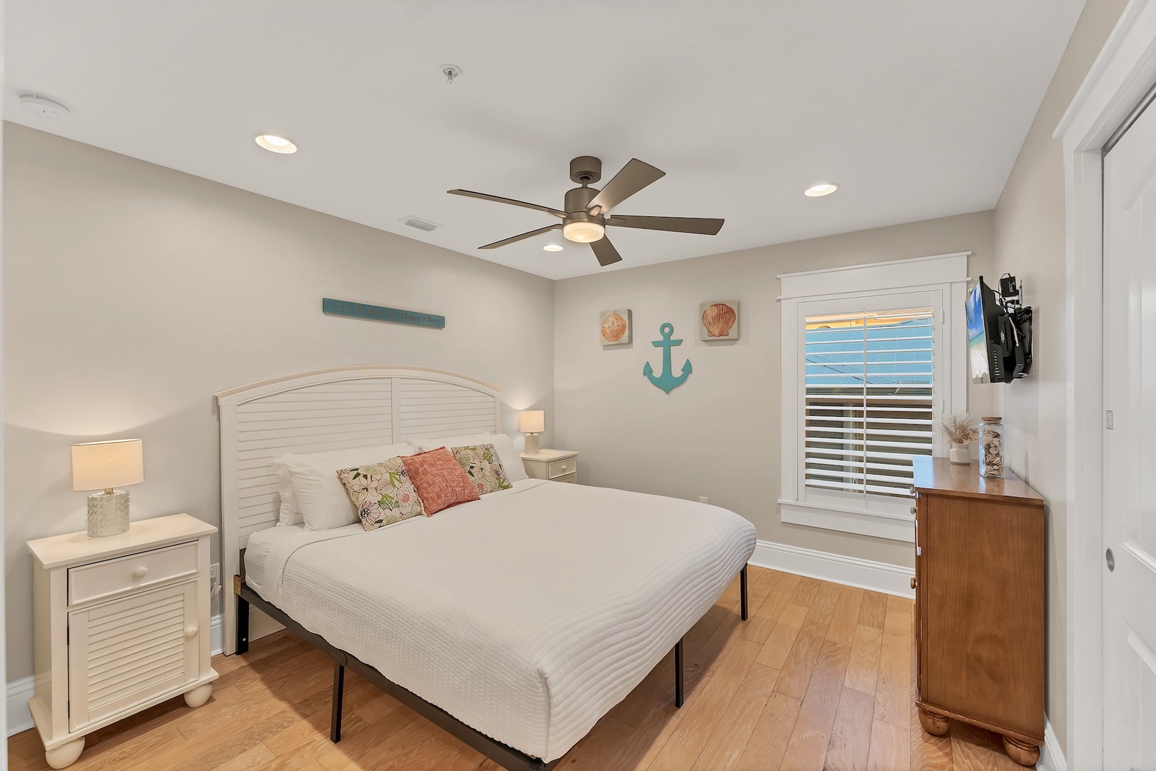 Sixth Bedroom, King