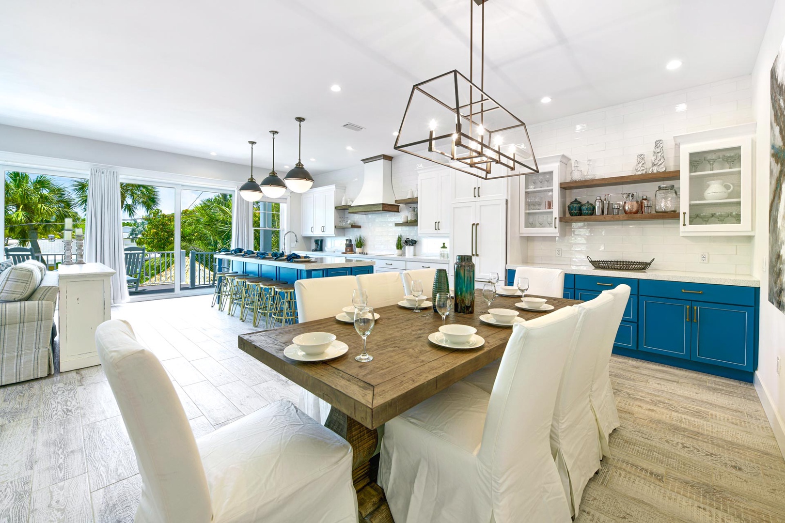 Dining Room & Wet Bar Drink Station