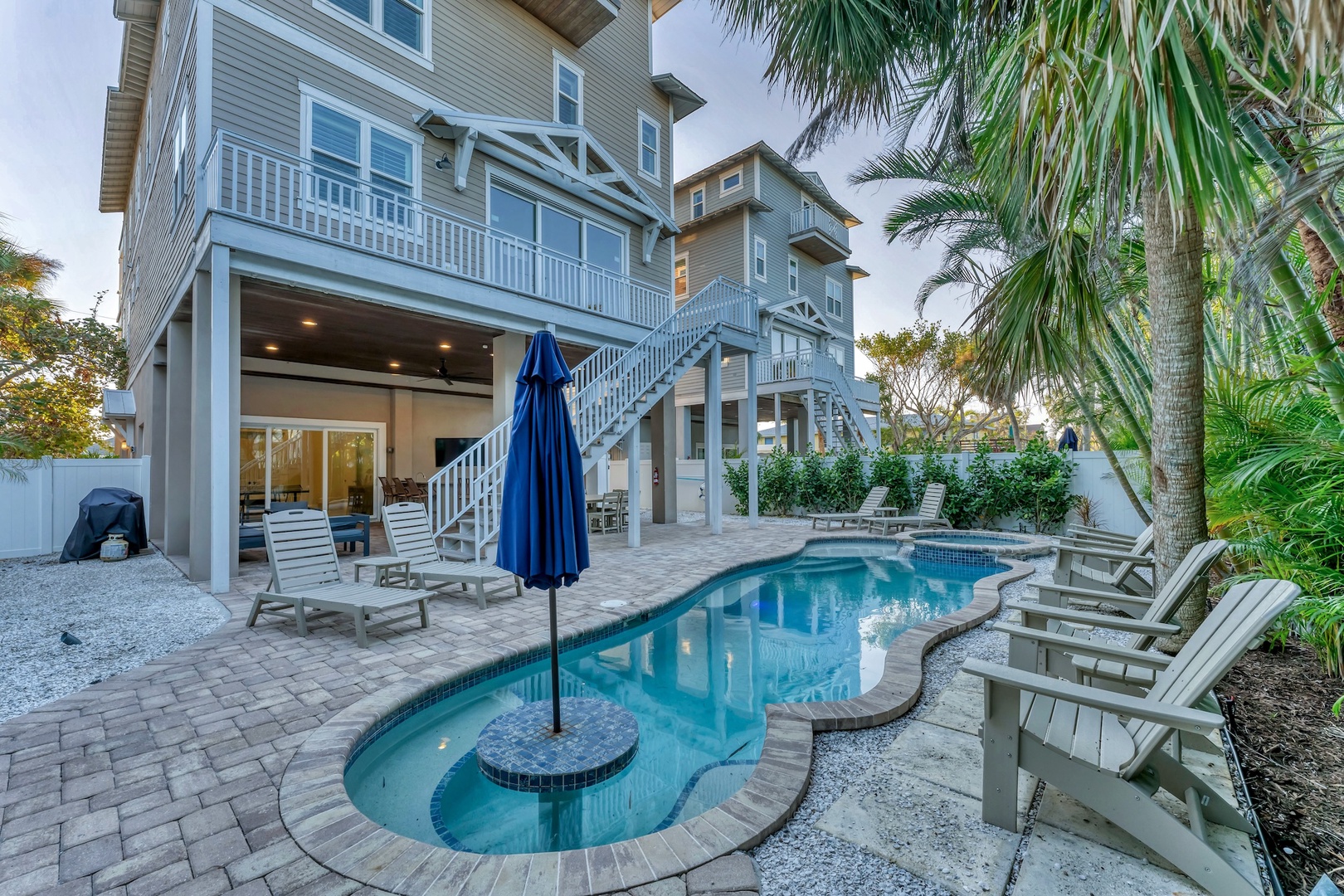 Swim Up Bar