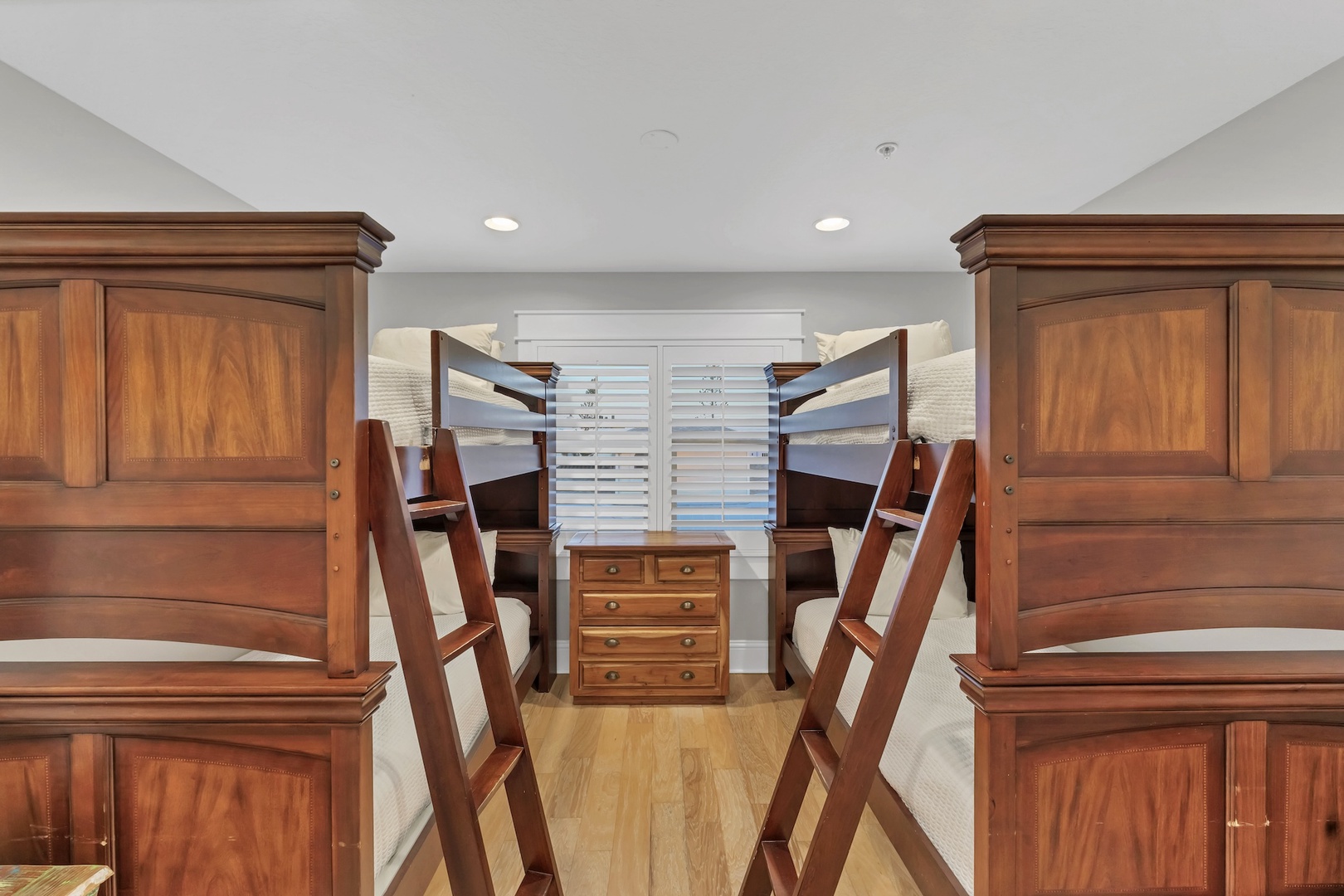 Eighth Bedroom, Two Twin/Twin Bunks