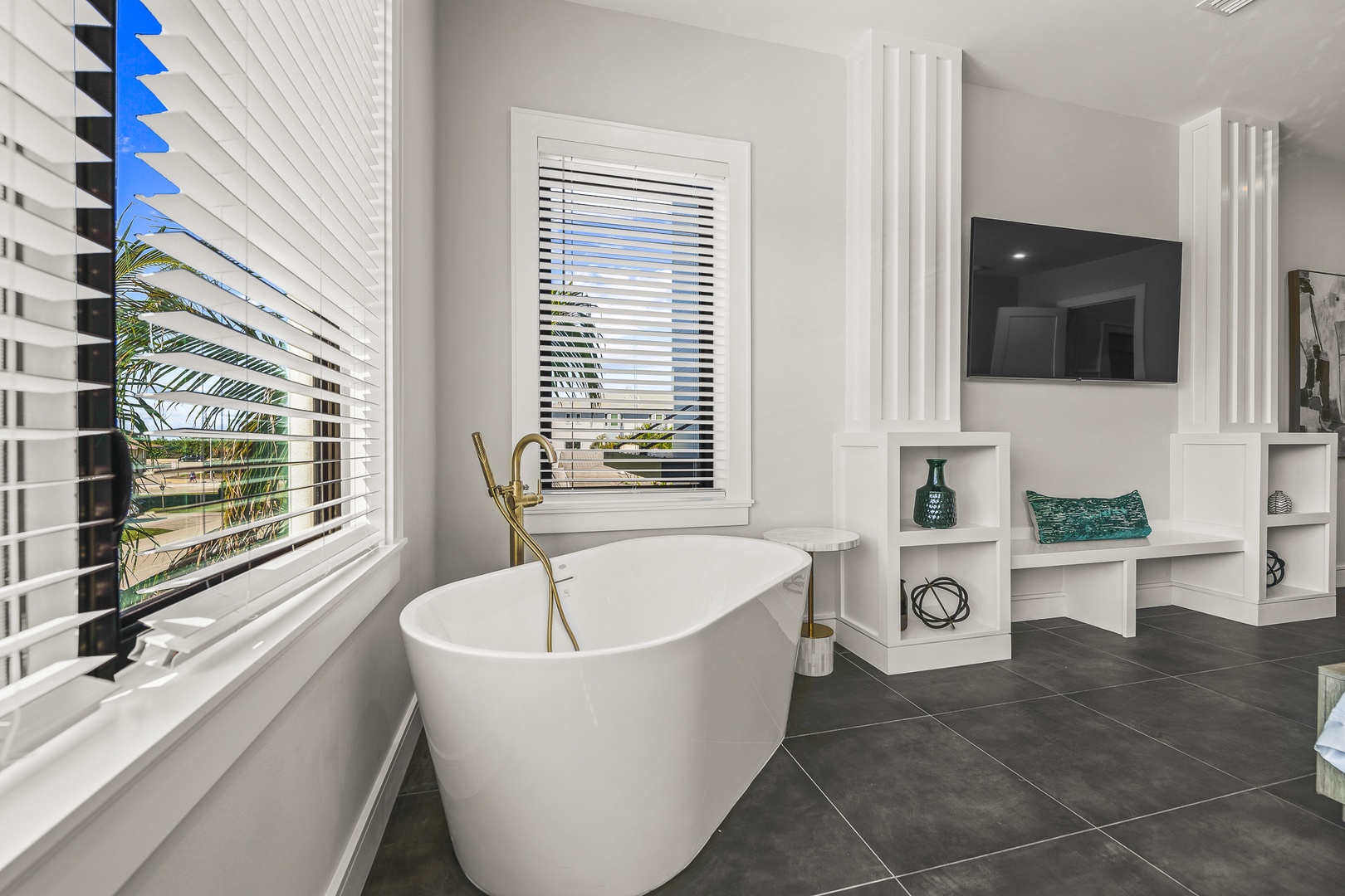 Stand alone tub in master bedroom