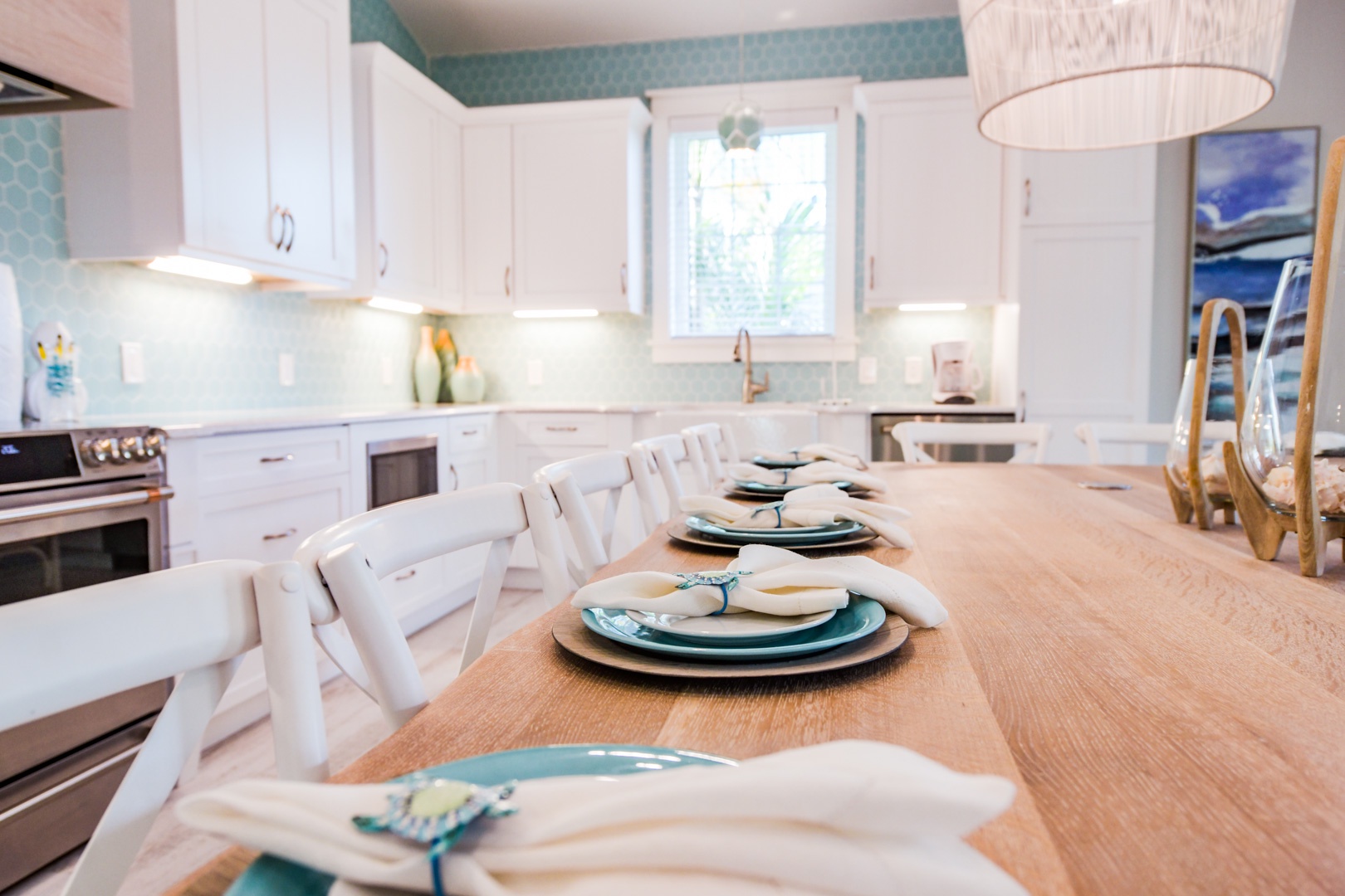 Gorgeous kitchen and dining area