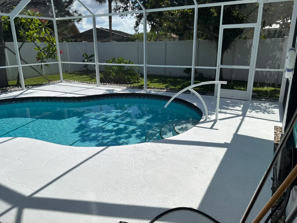 Outside - Enjoy the pool in all weather