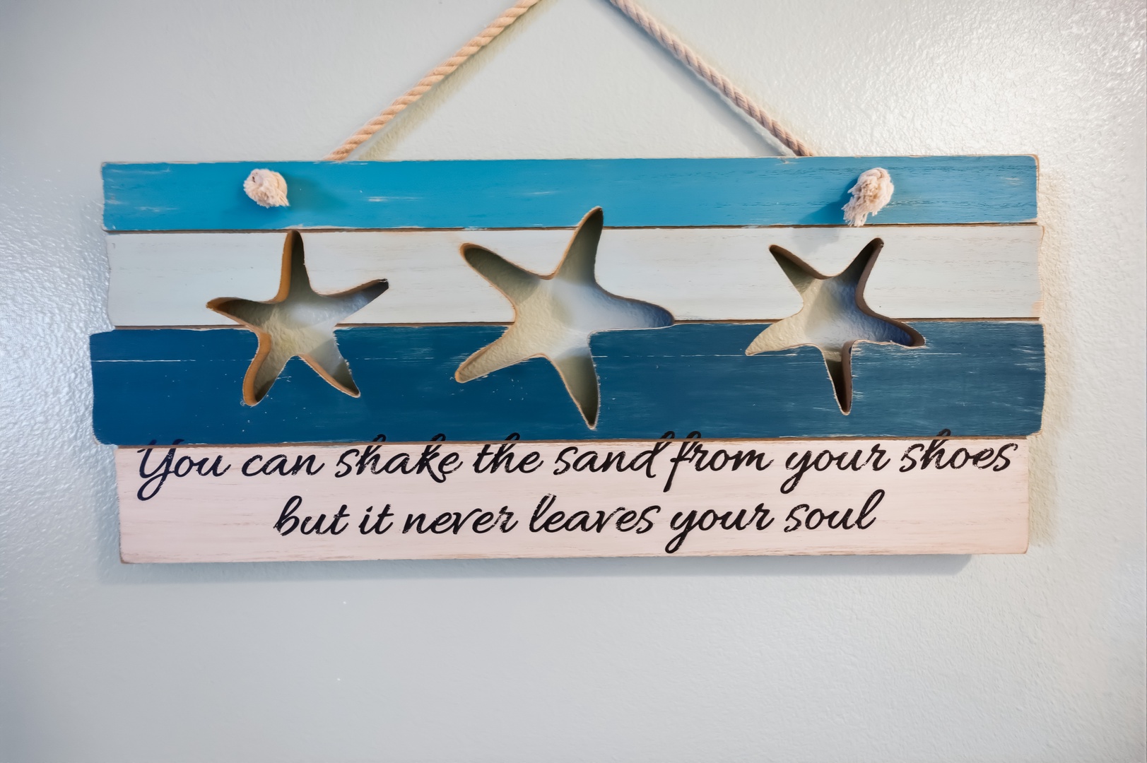 This charming beach-themed wall art sets the perfect coastal mood for your relaxing getaway.