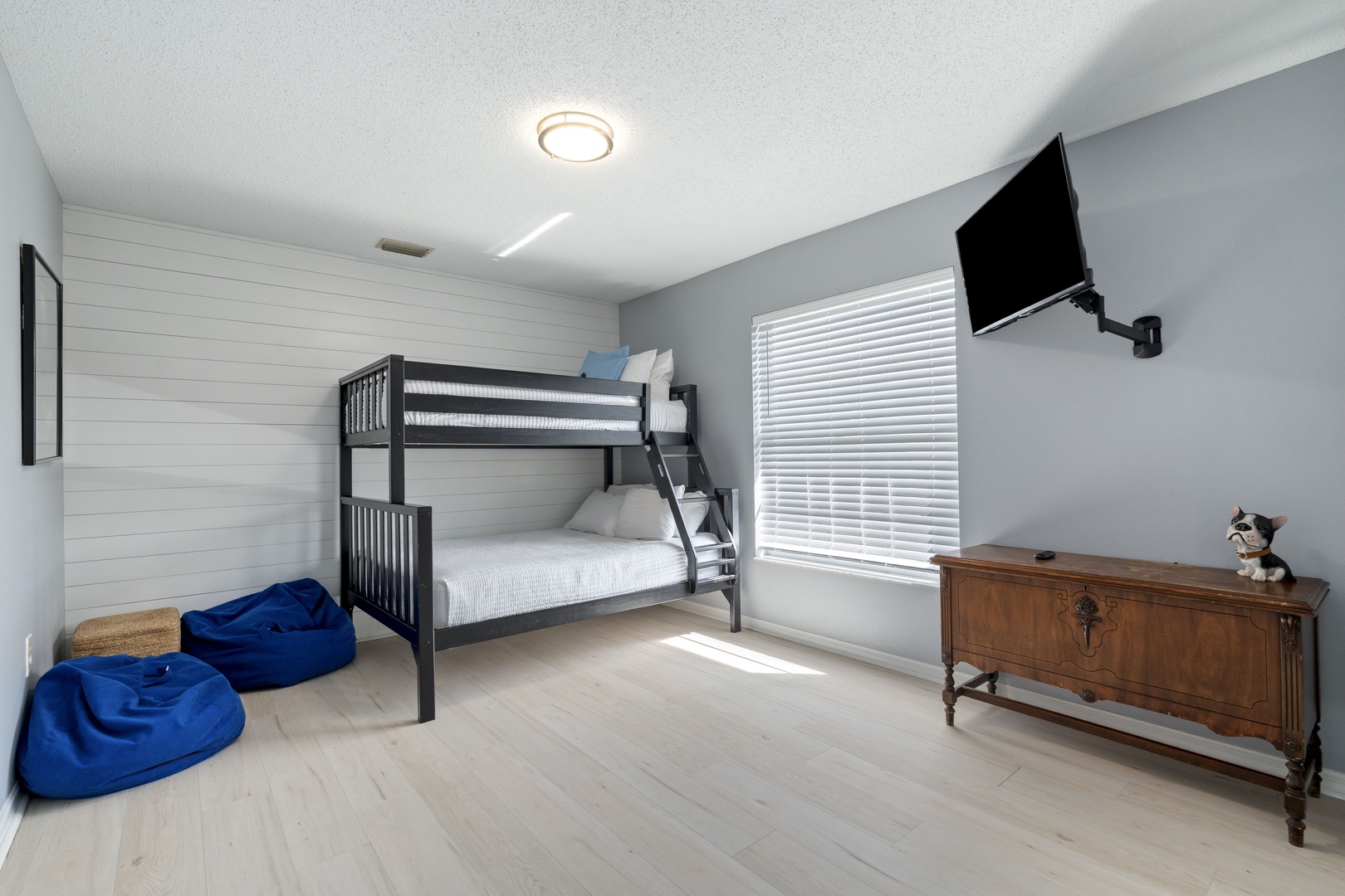Your kids will love settling into their own cozy space with bunk beds, a TV for movie nights, and plenty of room to play. The bright, cheerful room offers a peaceful retreat after a day of adventure.