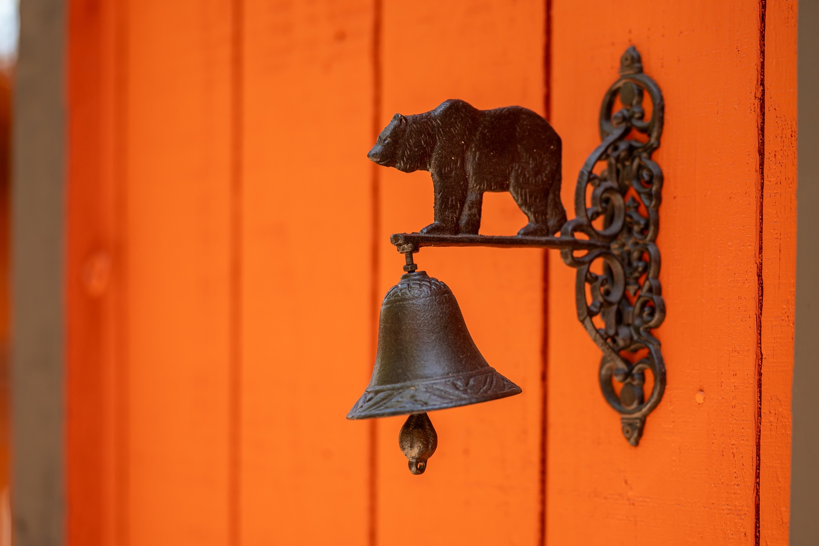 Charming bear-themed doorbell marks the entrance, setting a cozy, rustic tone for your mountain getaway.