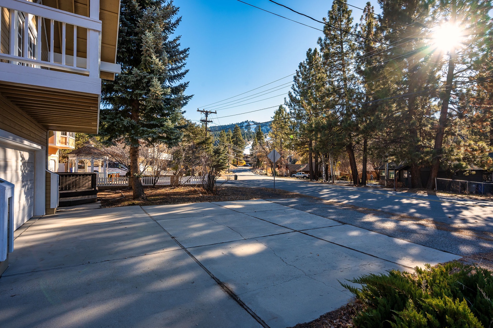 The spacious driveway offers easy parking for multiple cars, in view of Bear Mountain resort