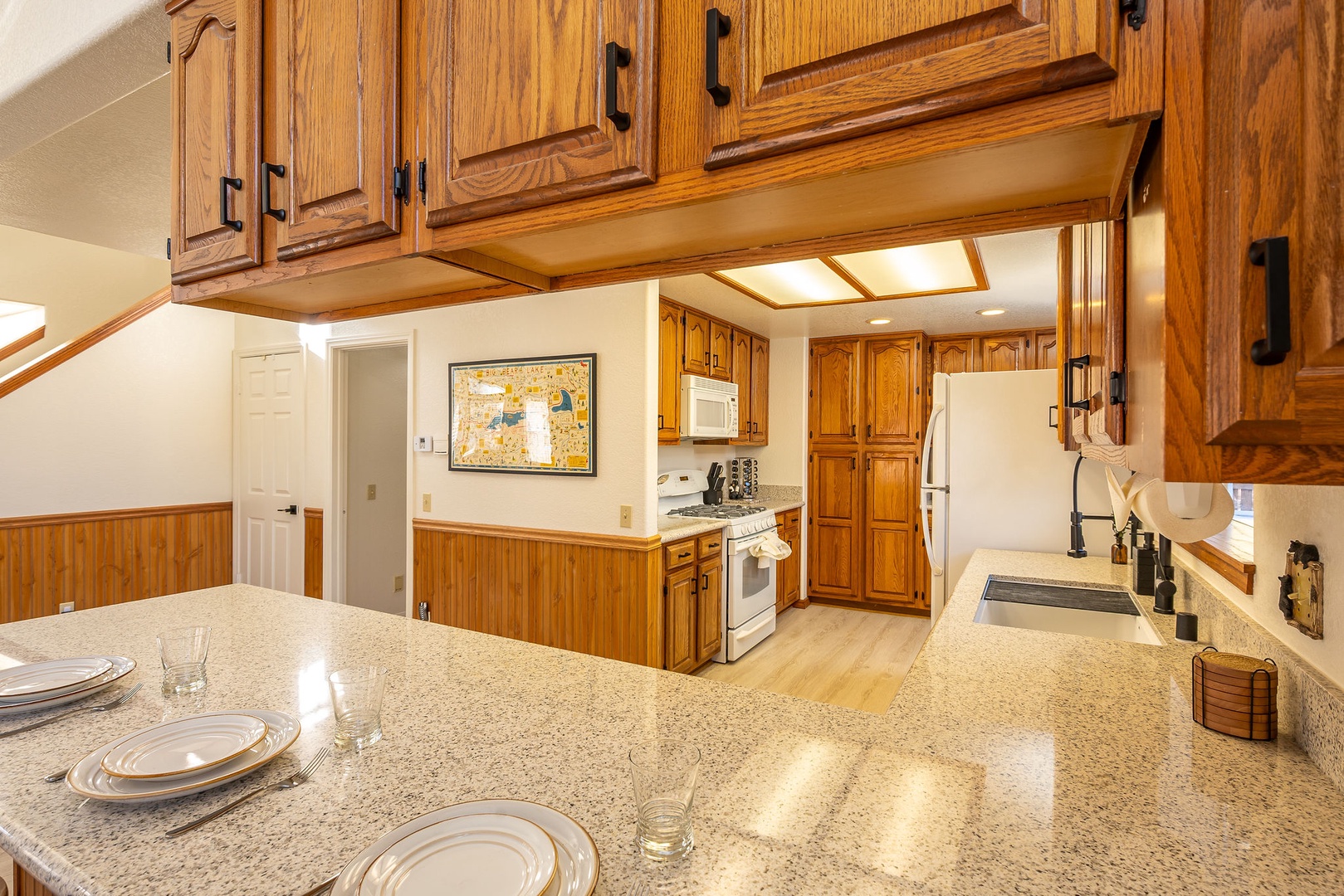 Your fully equipped kitchen features everything you need!