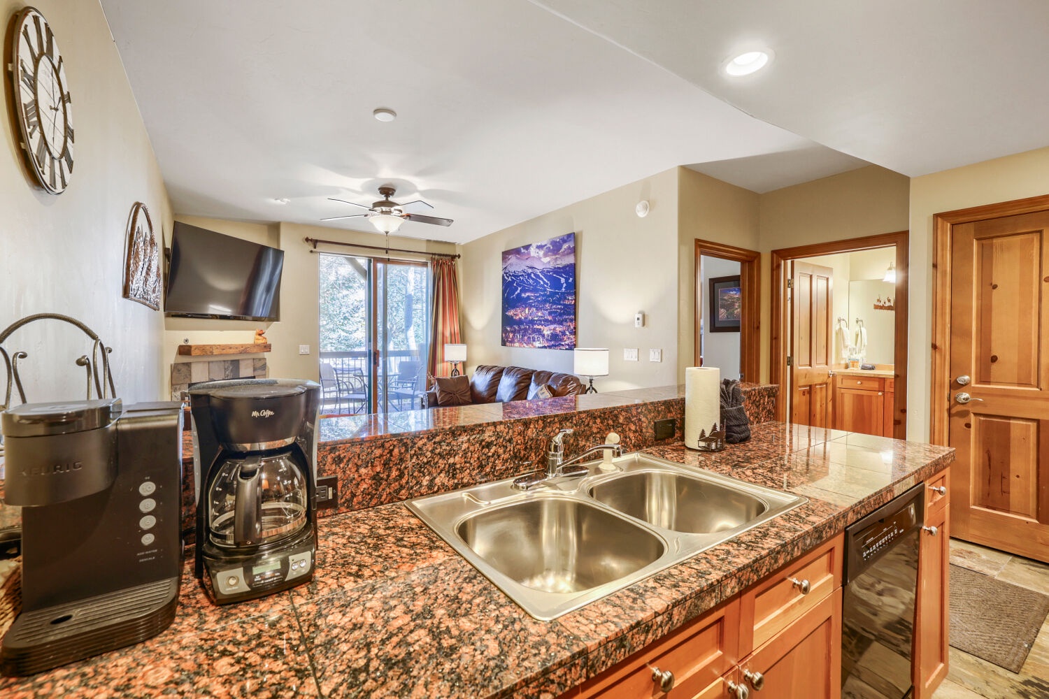 34 Highfield Trail Unit 210 - Web Quality - 012 - 12 Kitchen