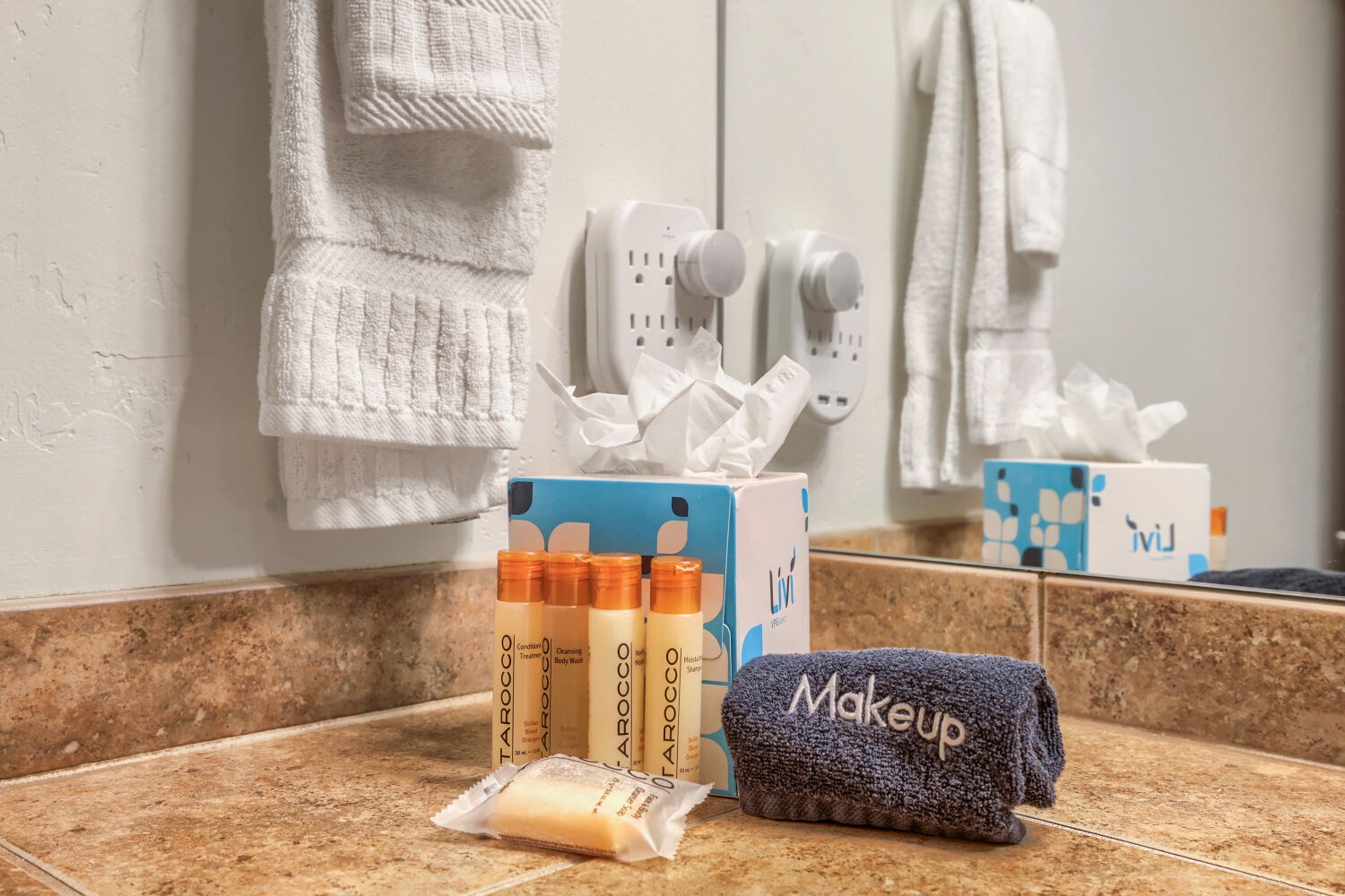 You'll find fresh towels and thoughtful amenities ready for your stay, ensuring you feel pampered and comfortable from the moment you arrive.