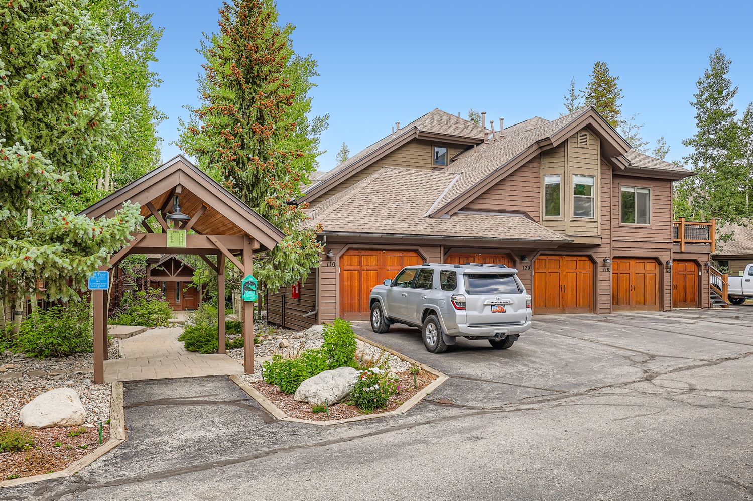 120 Village Point Drive - Web Quality - 003 - 02 Exterior Front