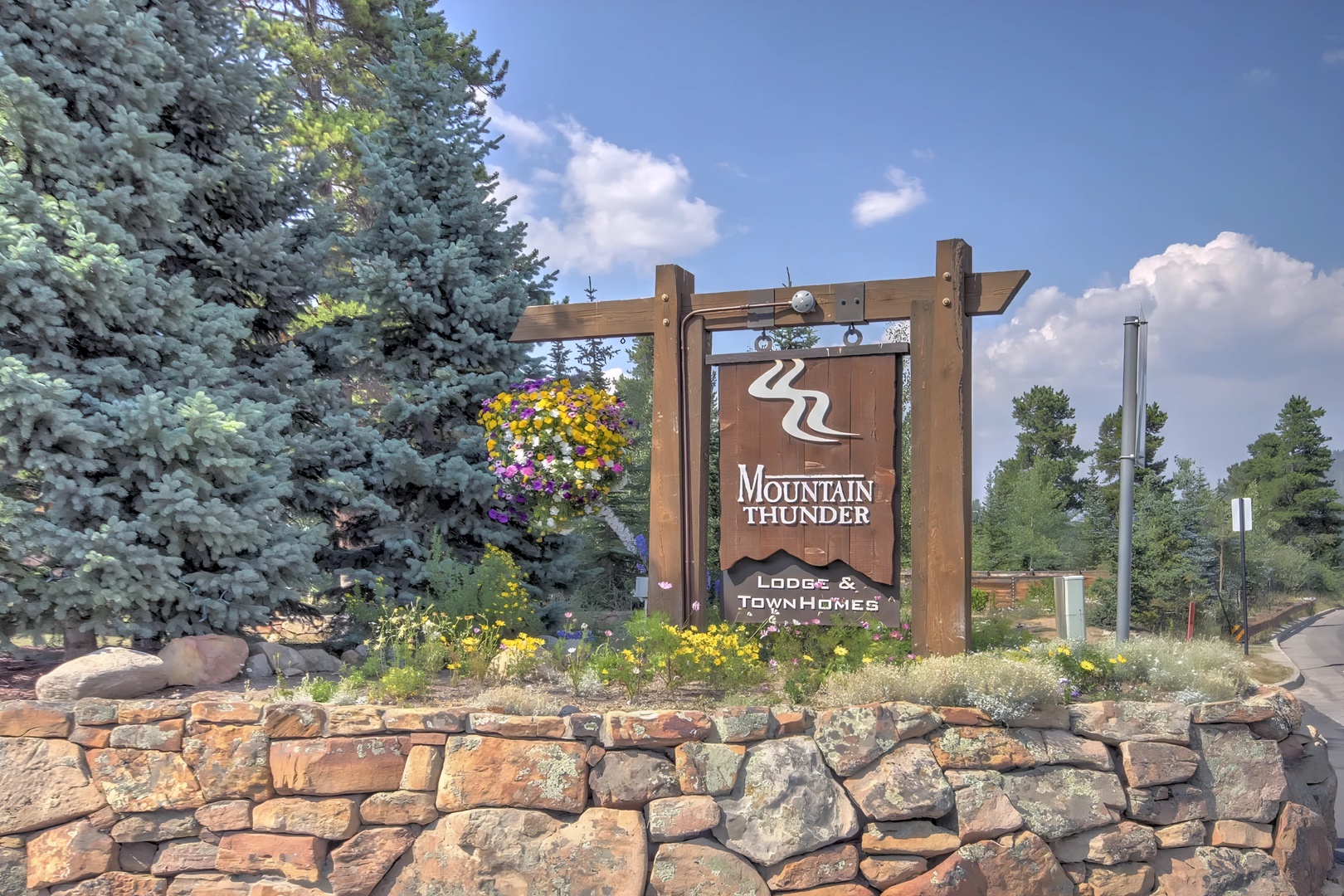 Mountain Thunder Lodge & TownHomes entrance sign welcomes guests to this scenic mountain retreat destination.