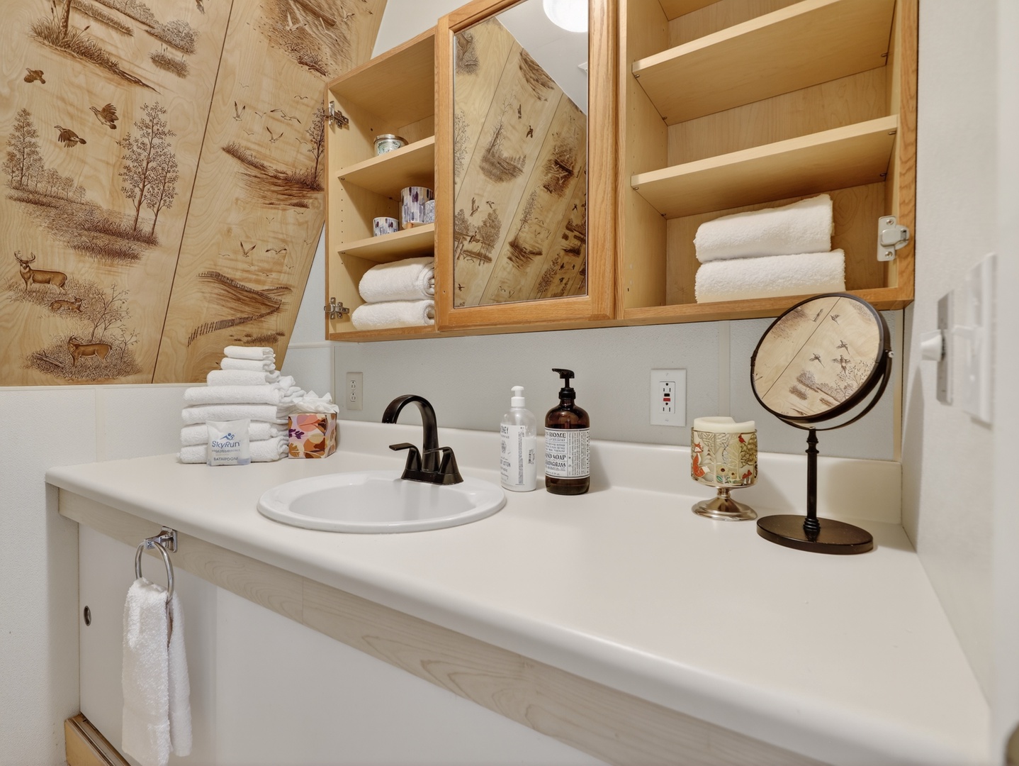 Clean and functional bathroom for your stay