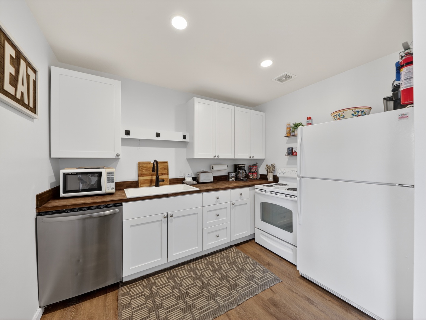Fully equipped kitchen with everything you need for easy meals and extended stays