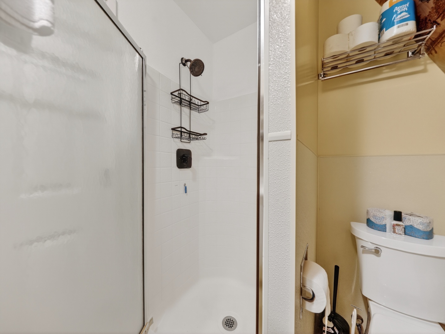 Clean and functional bathroom for your stay