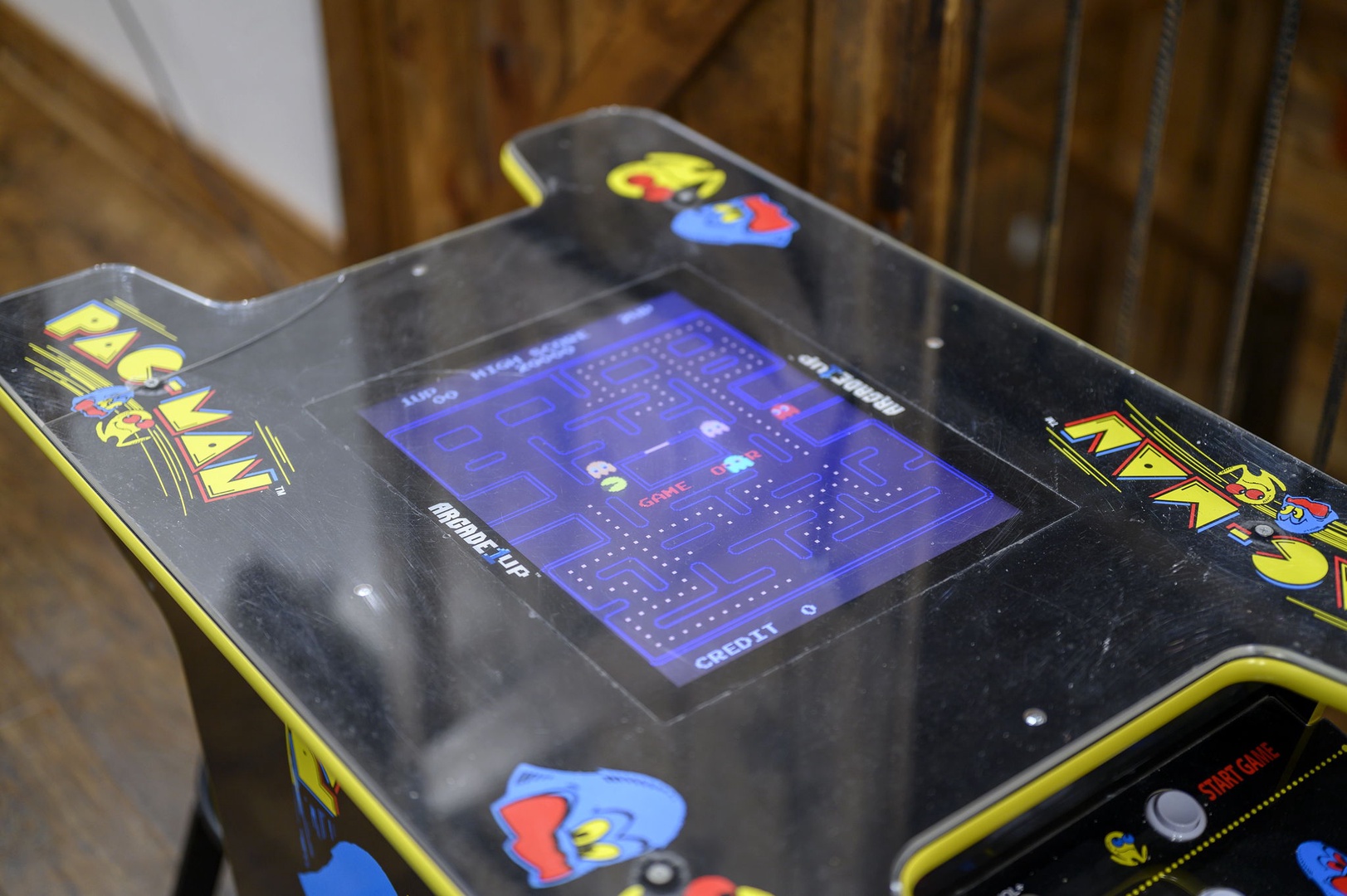 Step back in time with this classic arcade cabinet featuring Pac-Man. The iconic maze-chase game is ready for your high score attempts.