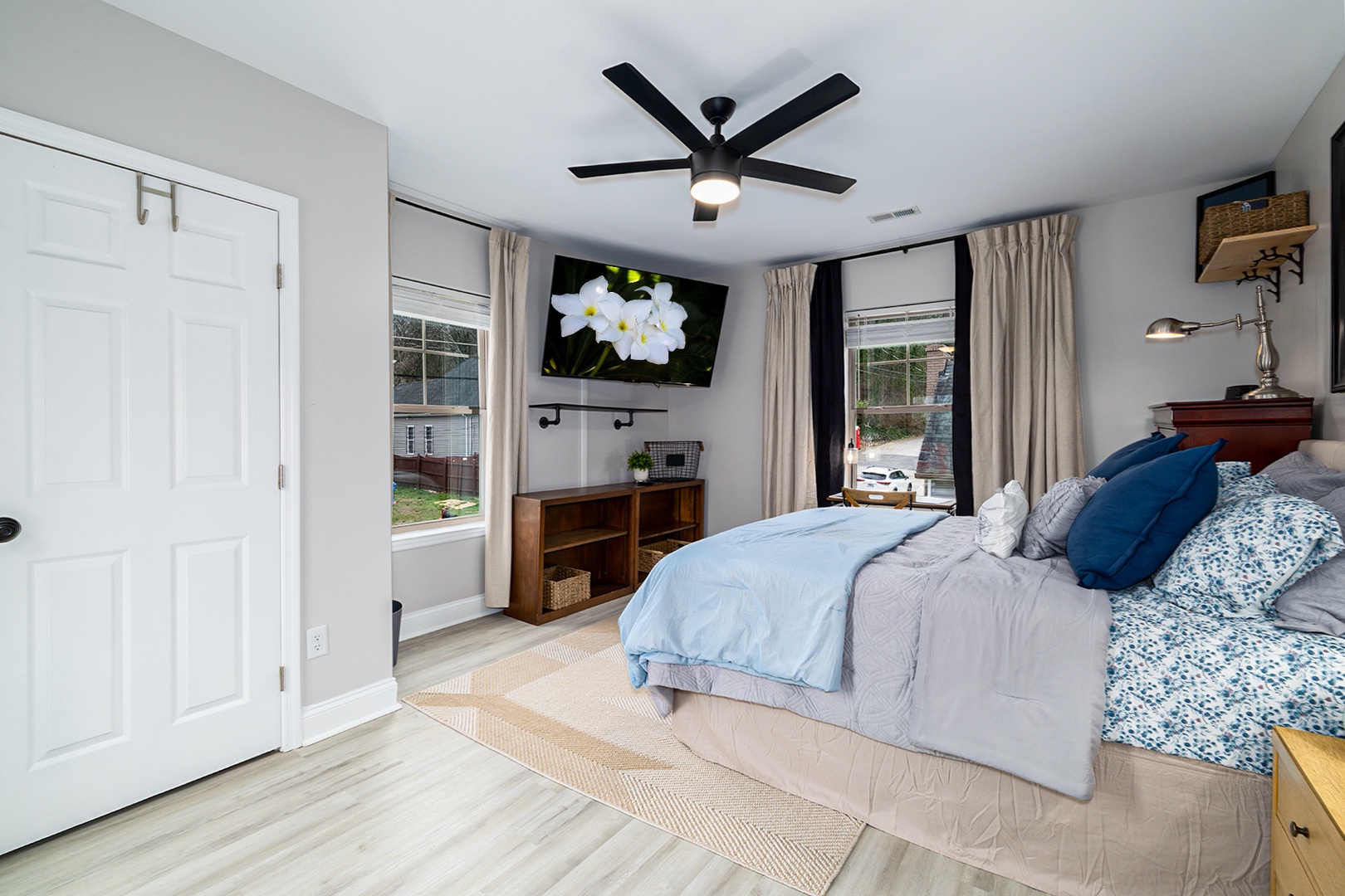 Upstairs bedroom-B featuring queen bed