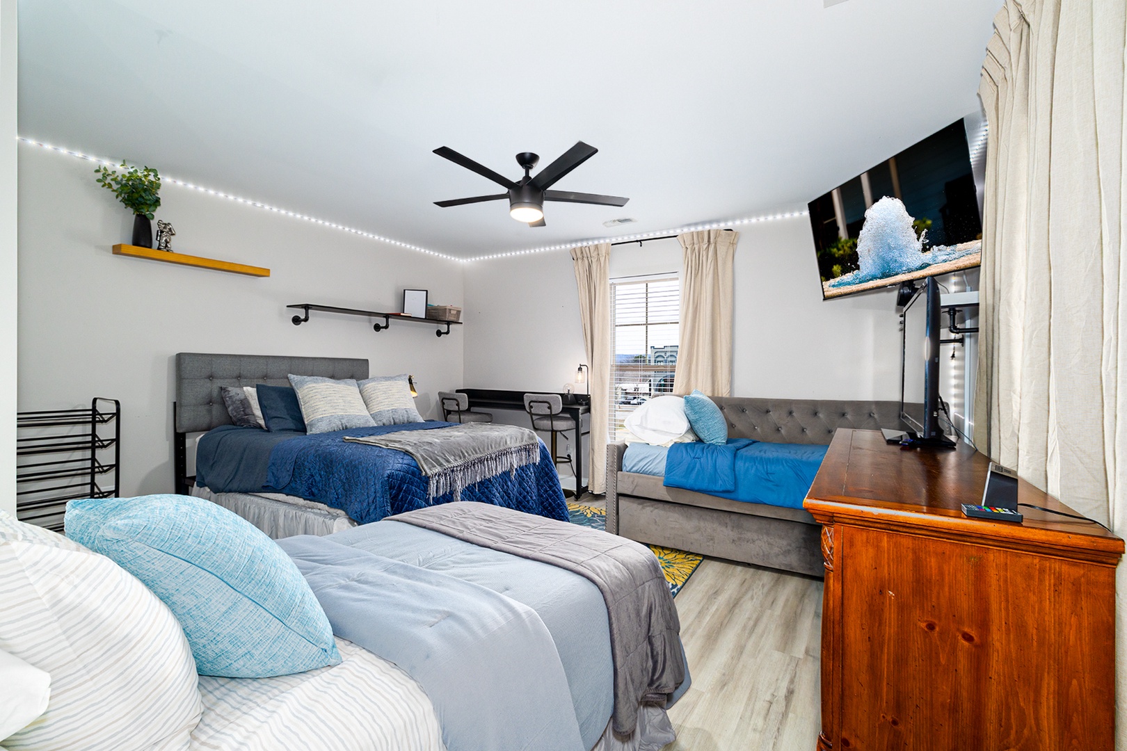 Bedroom C with two twin beds