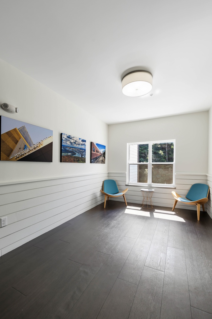 Take advantage of the shared seating space near the elevator, offering a quiet place to relax while waiting for friends or heading out to explore.
