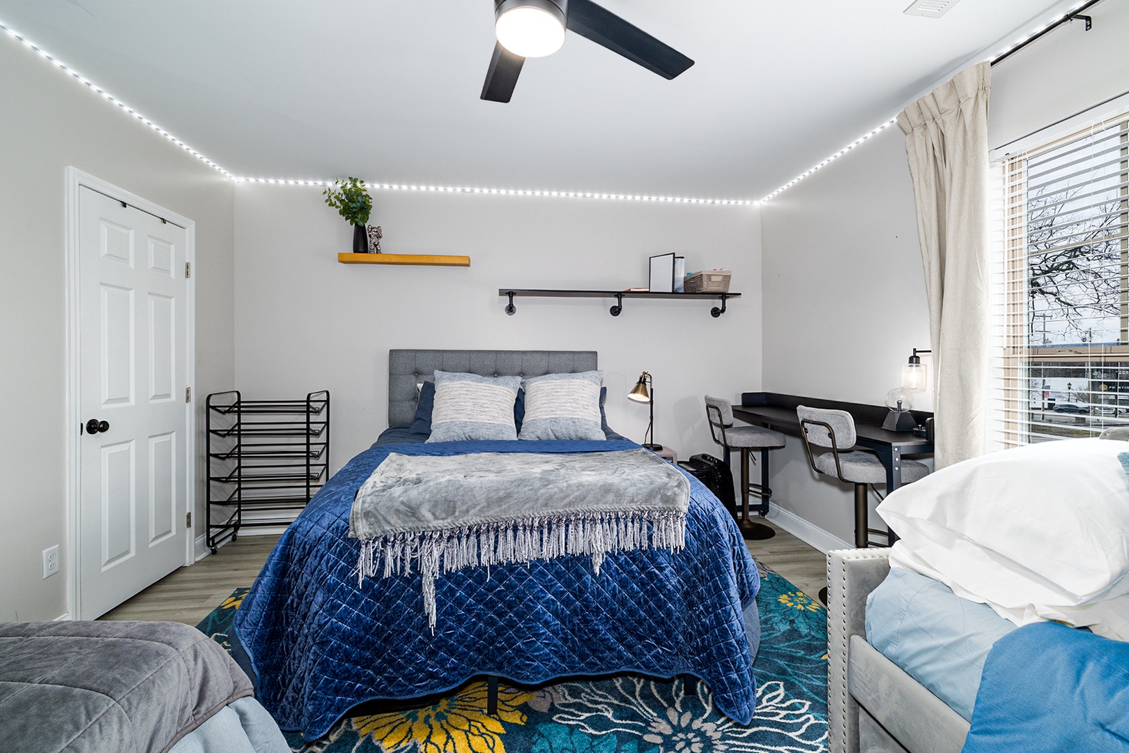 Bedroom C with Queen bed