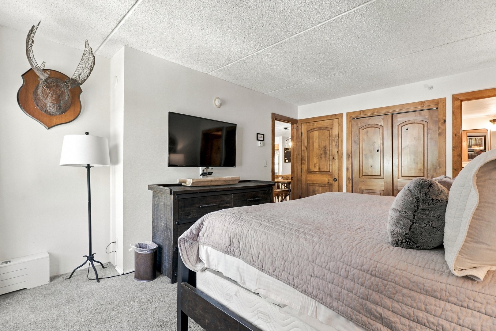 Sink into your plush bedding and enjoy a restful retreat. The rustic wood furnishings and charming décor create a cozy mountain atmosphere where you can unwind after a day of adventure.