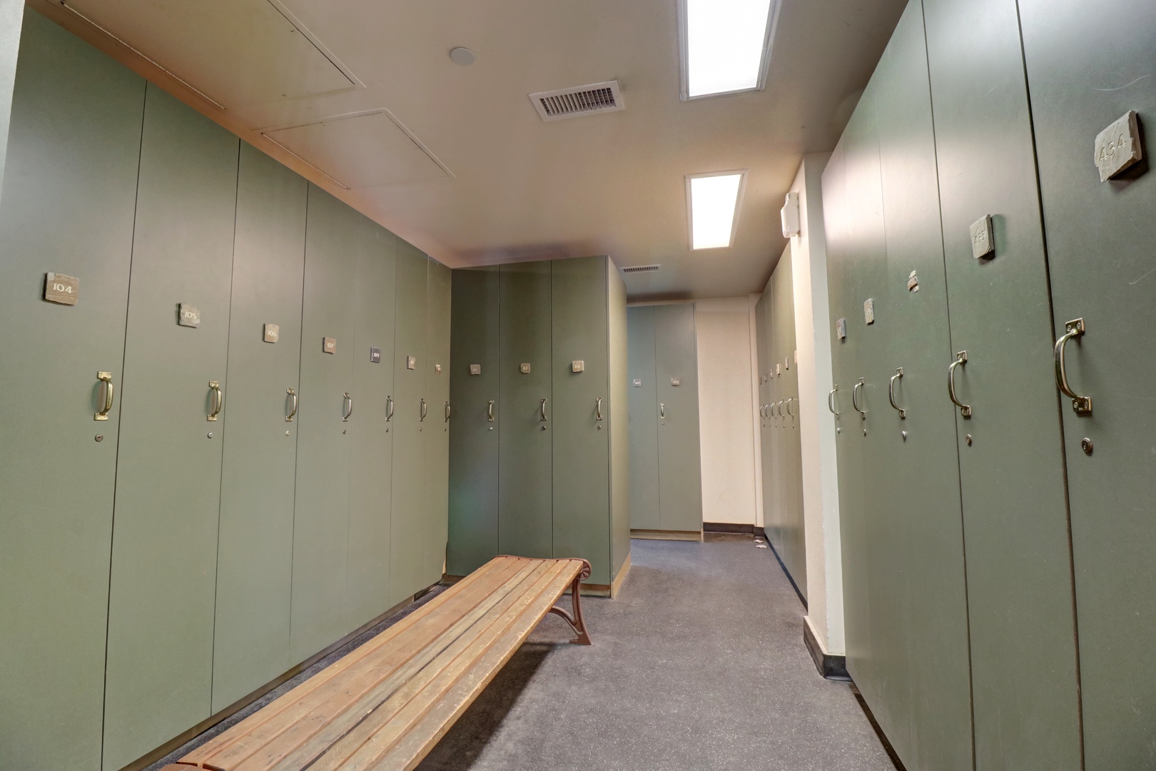 Store your belongings securely in these spacious lockers while you enjoy the facilities. The modern changing area offers plenty of space and privacy for your comfort.