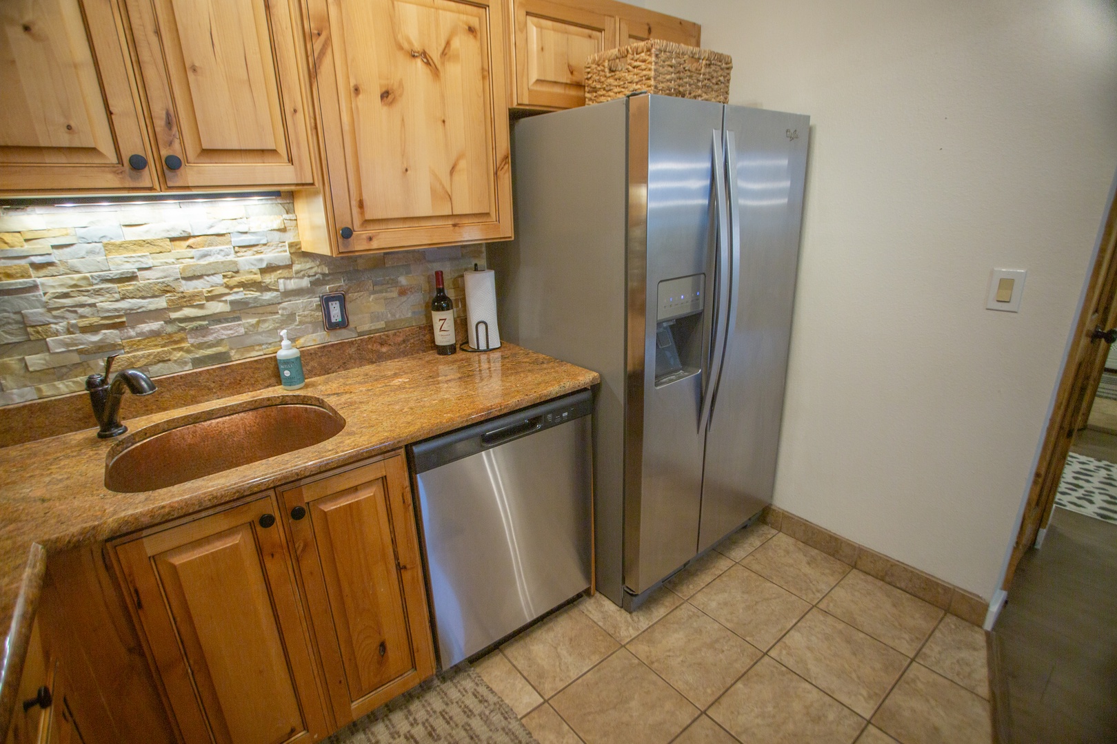 Your fully equipped kitchen features stainless appliances, granite countertops, and warm wood cabinetry—everything you need to whip up a quick breakfast or prepare a memorable home-cooked dinner during your stay.
